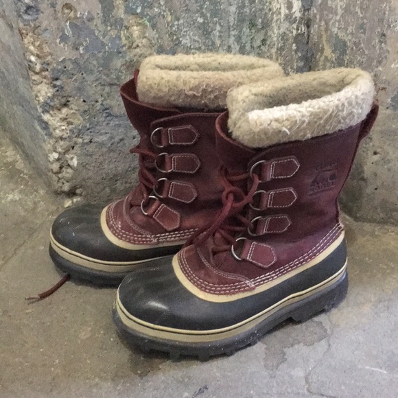 burgundy sorel boots